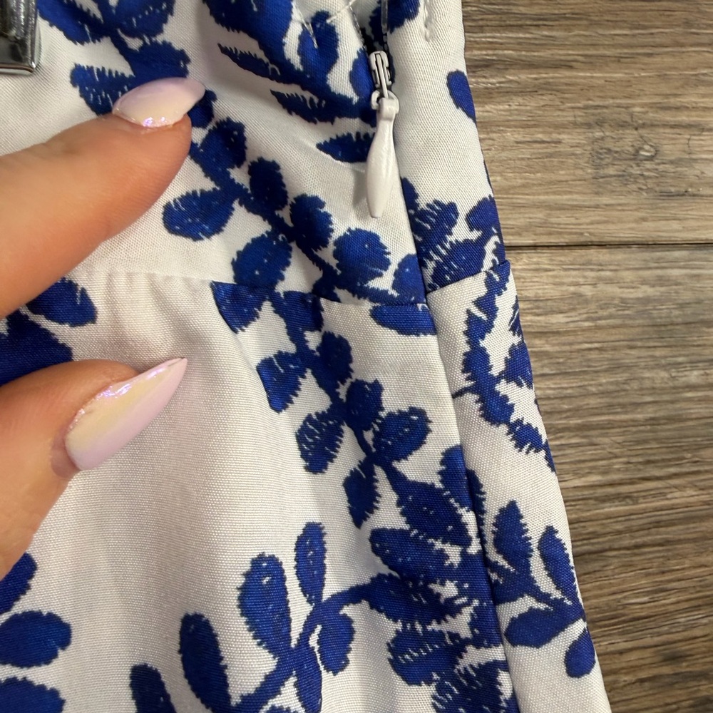 SHEIN White Wide Leg Pants with Royal Blue Circular Print - Picture 3 of 9